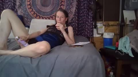 Snapshot of toxiclayne chatting on May 4, 3:57 am toxiclayne online show from May 4, 3:57 am