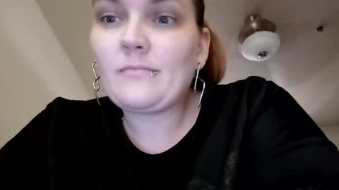 Snapshot of toxiclilly chatting on April 2, 6:05 pm Lilly Miss Mistress Goddess Maam Queen Boss online show from April 2, 6:05 pm