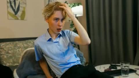 Snapshot of toxicpassion chatting on November 23, 1:00 pm Max online show from November 23, 1:00 pm