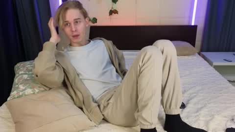 Snapshot of toxicpassion chatting on December 2, 1:05 pm Max online show from December 2, 1:05 pm