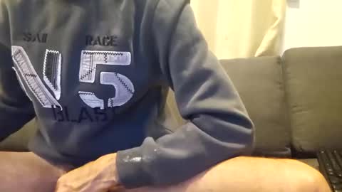 Snapshot of toy_master101 chatting on January 7, 6:27 am toy master101 online show from January 7, 6:27 am