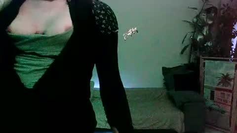 Snapshot of toyboybitchslut chatting on July 16, 2:50 am Patrizia online show from July 16, 2:50 am
