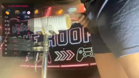 Snapshot of toysformycock chatting on November 11, 5:29 am ToysForMyCock online show from November 11, 5:29 am