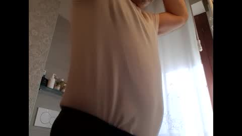 Snapshot of tra649167 chatting on December 3, 1:31 pm tra649167 online show from December 3, 1:31 pm