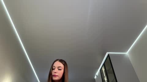 Snapshot of traciblow chatting on April 29, 5:33 am Rebeca online show from April 29, 5:33 am