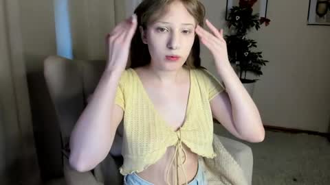 tracy_aww online show from May 5, 7:49 am