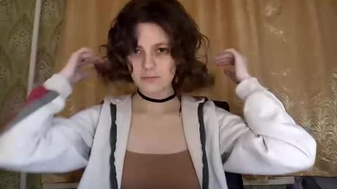 Snapshot of tranhodson chatting on March 17, 6:11 pm Alice online show from March 17, 6:11 pm