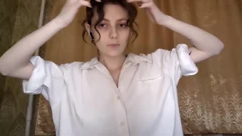 Snapshot of tranhodson chatting on March 19, 6:23 pm Alice online show from March 19, 6:23 pm