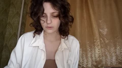 Snapshot of tranhodson chatting on March 20, 8:14 pm Alice online show from March 20, 8:14 pm