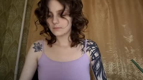 Snapshot of tranhodson chatting on March 21, 6:22 pm Alice online show from March 21, 6:22 pm