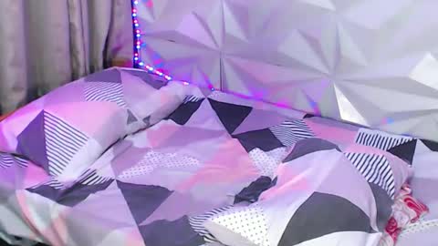 Gigi online show from December 17, 12:11 pm