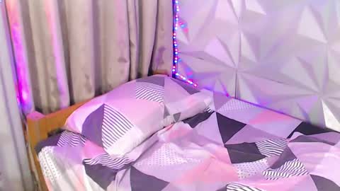 Gigi online show from December 18, 1:05 am