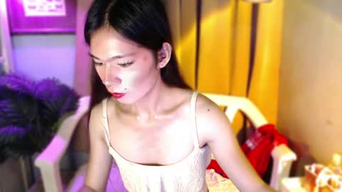 Snapshot of trans_nikka_ chatting on April 13, 2:22 pm Emerald online show from April 13, 2:22 pm