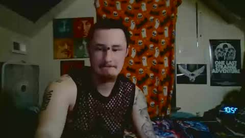 Snapshot of transbussyboi chatting on March 6, 4:53 am ShawnFTM online show from March 6, 4:53 am