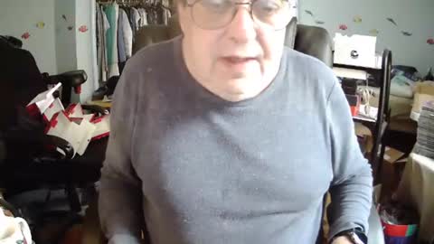 Snapshot of transmtfhello chatting on February 23, 8:00 pm Peter online show from February 23, 8:00 pm