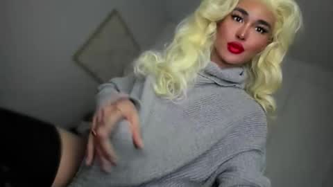 Snapshot of transnextdoor_ chatting on February 26, 12:48 pm ALMIGHTY GODDESS VALENTINA online show from February 26, 12:48 pm