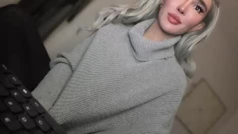 Snapshot of transnextdoor_ chatting on March 14, 8:03 pm ALMIGHTY GODDESS VALENTINA online show from March 14, 8:03 pm