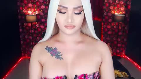 KYLIE BELLA  TS online show from May 7, 1:11 am