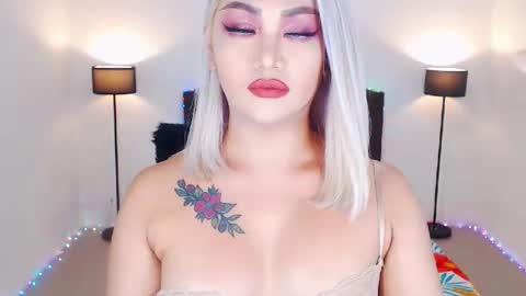 Snapshot of transplayfullolivia chatting on June 2, 12:34 am KYLIE BELLA TS online show from June 2, 12:34 am