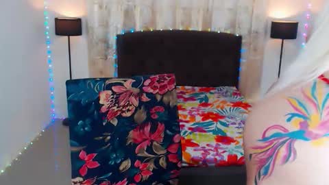 Snapshot of transplayfullolivia chatting on June 7, 3:54 am KYLIE BELLA TS online show from June 7, 3:54 am