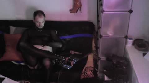 Snapshot of travanale chatting on March 5, 2:36 am travanale online show from March 5, 2:36 am