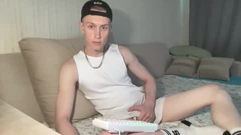 Travis online show from May 13, 9:28 am