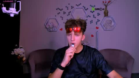 Travis online show from September 22, 7:16 pm