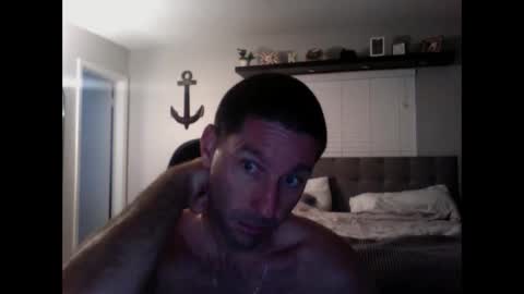 Snapshot of traviskenn chatting on December 18, 12:40 pm TravisKenn online show from December 18, 12:40 pm