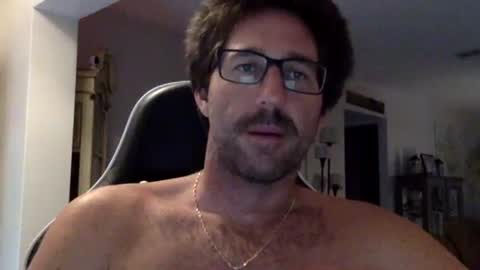 Snapshot of traviskenn chatting on September 16, 11:33 am TravisKenn online show from September 16, 11:33 am