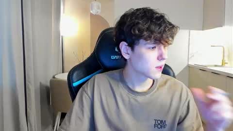 travisrivas online show from October 10, 8:57 am