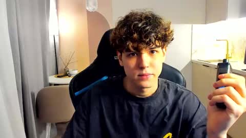 travisrivas online show from November 9, 1:53 pm