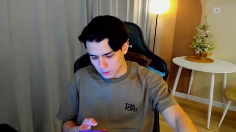 travisrivas online show from February 2, 1:37 am