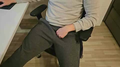 tree1989 online show from December 28, 7:54 pm