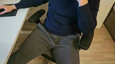 tree1989 online show from January 2, 7:51 pm