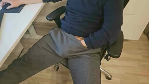 tree1989 online show from January 4, 10:13 pm