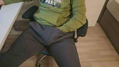 tree1989 online show from January 5, 10:50 pm