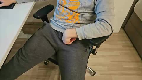 tree1989 online show from January 6, 8:50 pm