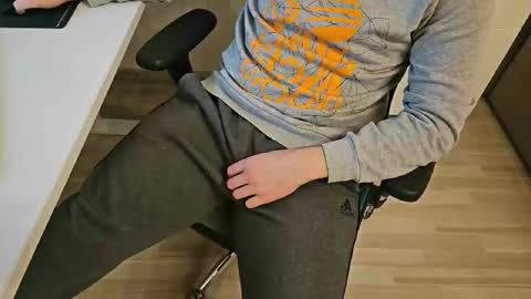 tree1989 online show from January 7, 8:10 pm