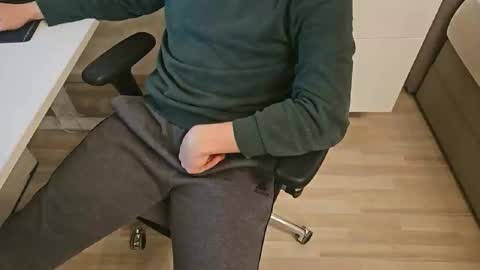 tree1989 online show from February 3, 7:00 pm