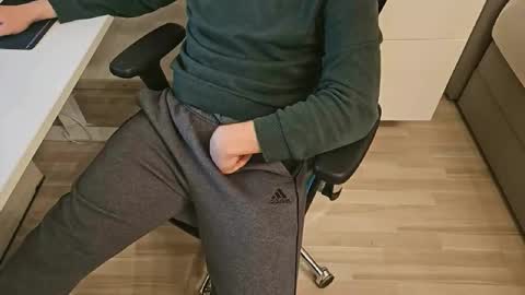 tree1989 online show from February 3, 10:00 pm