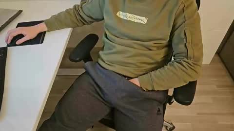 tree1989 online show from February 13, 7:52 pm