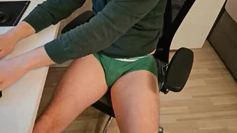 tree1989 online show from February 25, 6:42 pm