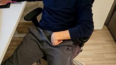 tree1989 online show from September 11, 6:41 pm