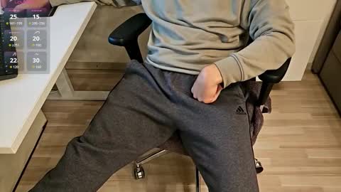 tree1989 online show from September 30, 6:13 pm