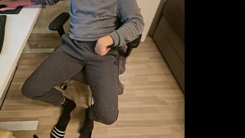 tree1989 online show from October 14, 6:20 pm