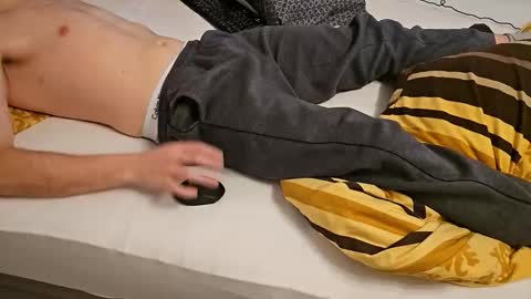 tree1989 online show from February 27, 9:59 pm