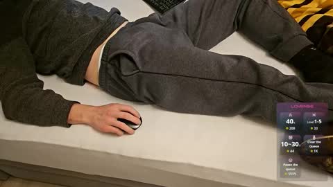 tree1989 online show from March 14, 8:25 pm