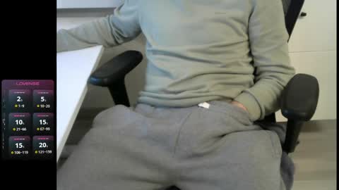 tree1989 online show from April 2, 7:33 pm