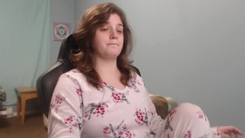 Snapshot of treejeanne chatting on February 6, 2:11 am TreeJeanne online show from February 6, 2:11 am