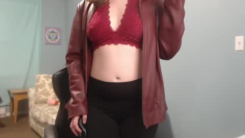 Snapshot of treejeanne chatting on February 14, 12:09 am TreeJeanne online show from February 14, 12:09 am